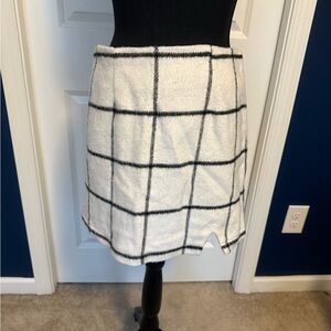 NWOT Lulu’s Chic White and Black Plaid Fleece Mini Skirt